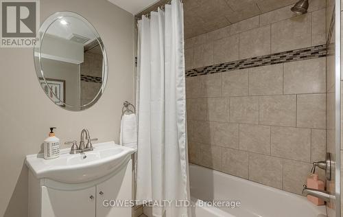 3557 Ash Row Crescent, Mississauga, ON - Indoor Photo Showing Bathroom