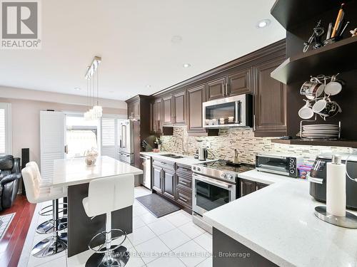 77 Tumbleweed Trail, Brampton, ON - Indoor Photo Showing Kitchen With Upgraded Kitchen