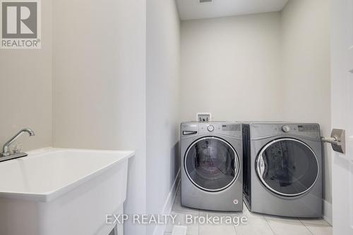 3221 Daisy Way, Oakville, ON - Indoor Photo Showing Laundry Room