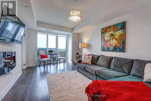 1405 - 9 Valhalla Inn Road, Toronto, ON - Indoor Photo Showing Living Room