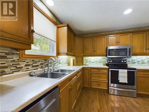 9 Parker Dr, Belgrave, ON - Indoor Photo Showing Kitchen With Double Sink