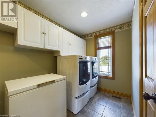 9 Parker Dr, Belgrave, ON - Indoor Photo Showing Laundry Room