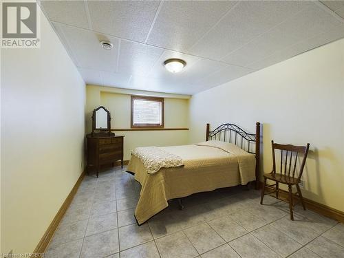 9 Parker Dr, Belgrave, ON - Indoor Photo Showing Bedroom