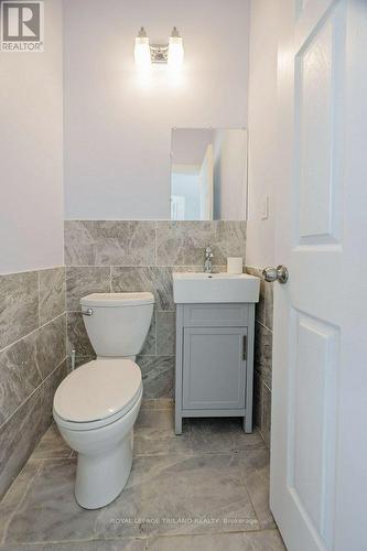 57 Adelaide Street N, London, ON - Indoor Photo Showing Bathroom