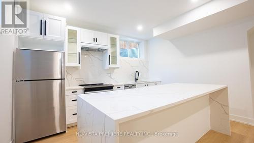 3507 Brushland Crescent, London, ON - Indoor Photo Showing Kitchen With Upgraded Kitchen