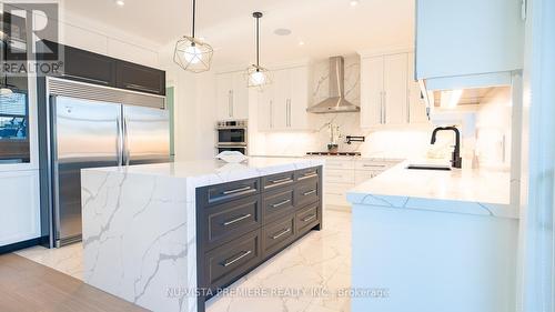 3507 Brushland Crescent, London, ON - Indoor Photo Showing Kitchen With Upgraded Kitchen