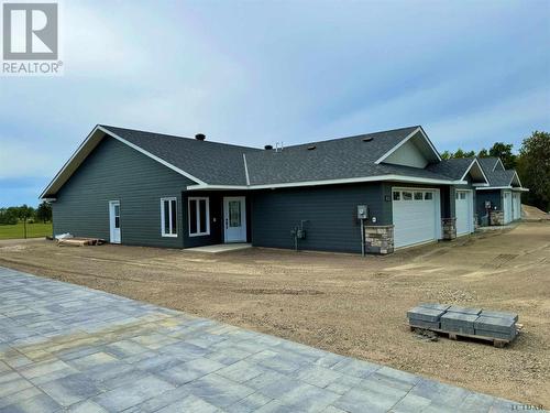 22 Golf St, Kapuskasing, ON - Outdoor