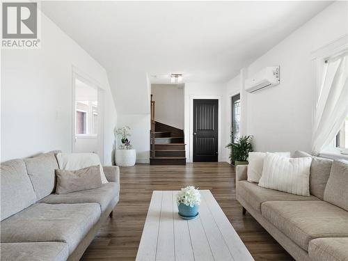 385 La Vallee, Memramcook, NB - Indoor Photo Showing Living Room