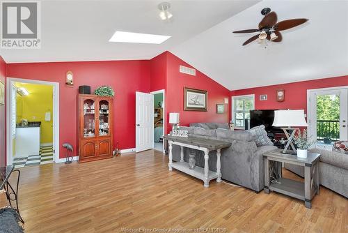 564 Road 2 West, Kingsville, ON - Indoor Photo Showing Living Room