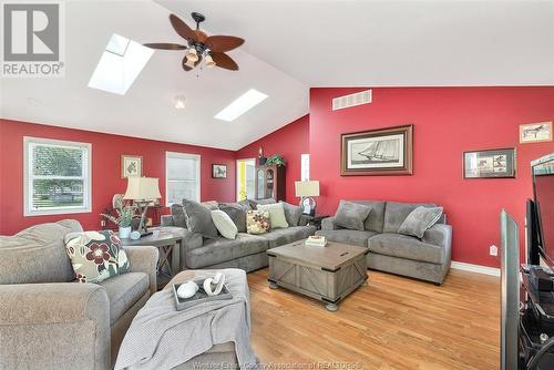 564 Road 2 West, Kingsville, ON - Indoor Photo Showing Living Room