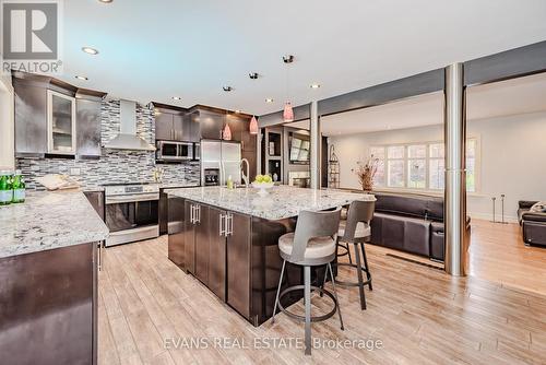 249 Vance Drive, Oakville, ON - Indoor Photo Showing Kitchen With Upgraded Kitchen