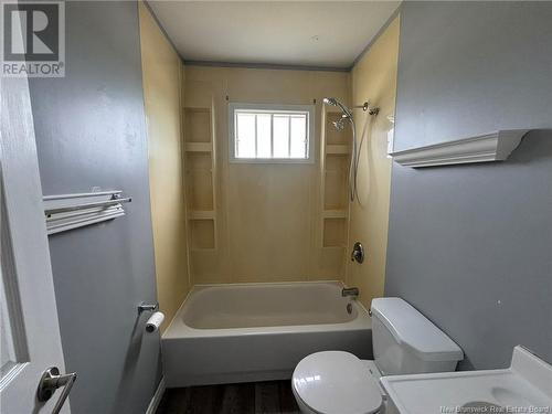 2 Stillview Court, Saint John, NB - Indoor Photo Showing Bathroom