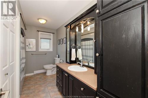 800 Frampton Lane, Moncton, NB - Indoor Photo Showing Bathroom