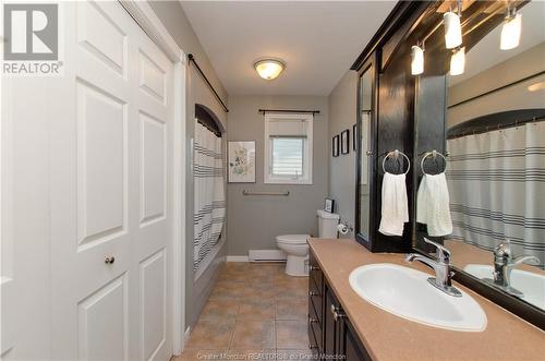 800 Frampton Lane, Moncton, NB - Indoor Photo Showing Bathroom