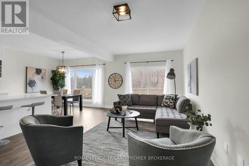 2657 Bobolink Lane, London, ON - Indoor Photo Showing Living Room