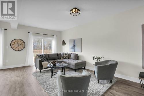 2657 Bobolink Lane, London, ON - Indoor Photo Showing Living Room