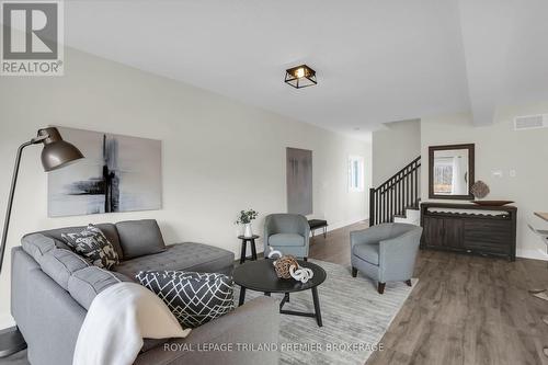 2657 Bobolink Lane, London, ON - Indoor Photo Showing Living Room