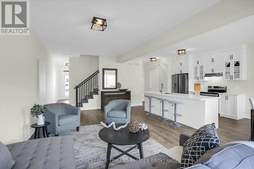 2657 Bobolink Lane, London, ON - Indoor Photo Showing Living Room