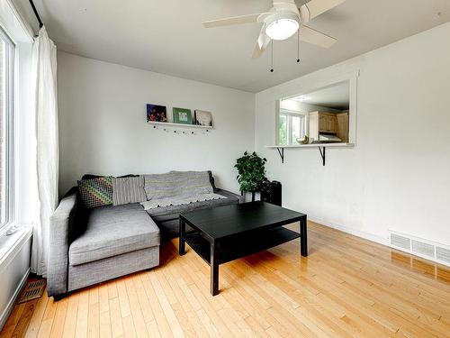 Living room - 3084 Rue Robitaille, Longueuil (Le Vieux-Longueuil), QC - Indoor Photo Showing Living Room