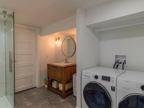 Salle de lavage - 10185 Rue Francis, Montréal (Ahuntsic-Cartierville), QC - Indoor Photo Showing Laundry Room