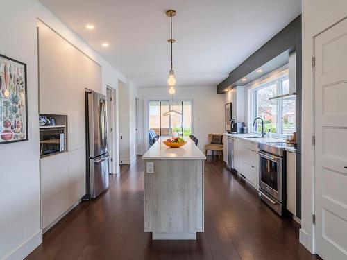 Vue d'ensemble - 10185 Rue Francis, Montréal (Ahuntsic-Cartierville), QC - Indoor Photo Showing Kitchen With Upgraded Kitchen