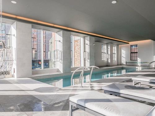 Piscine - 3211-1188 Rue St-Antoine O., Montréal (Ville-Marie), QC - Indoor Photo Showing Other Room With In Ground Pool