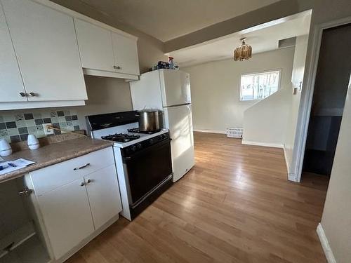 418 Morse Street, Thunder Bay, ON - Indoor Photo Showing Kitchen