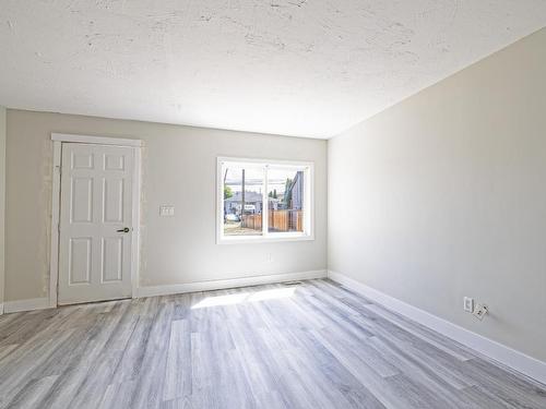 302 Poplar Street, Kamloops, BC - Indoor Photo Showing Other Room