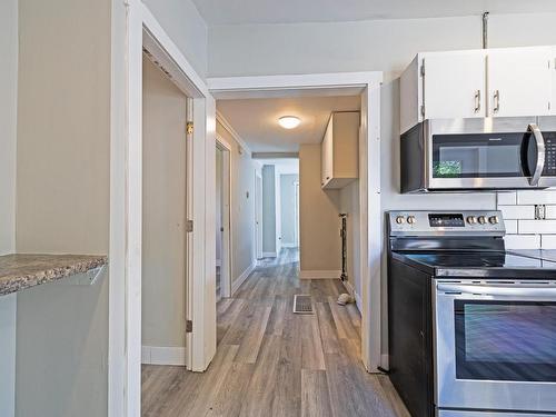 302 Poplar Street, Kamloops, BC - Indoor Photo Showing Kitchen