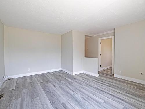 302 Poplar Street, Kamloops, BC - Indoor Photo Showing Other Room