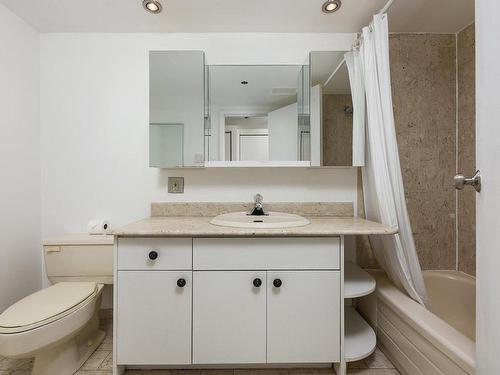 Salle de bains - 518-3577 Av. Atwater, Montréal (Ville-Marie), QC - Indoor Photo Showing Bathroom