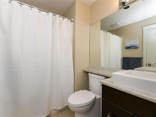 A-2511 Steele Cres, Courtenay, BC - Indoor Photo Showing Bathroom