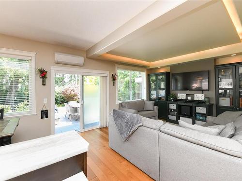 A-2511 Steele Cres, Courtenay, BC - Indoor Photo Showing Living Room