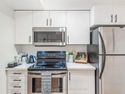 336-30 Western Battery Rd, Toronto, ON - Indoor Photo Showing Kitchen