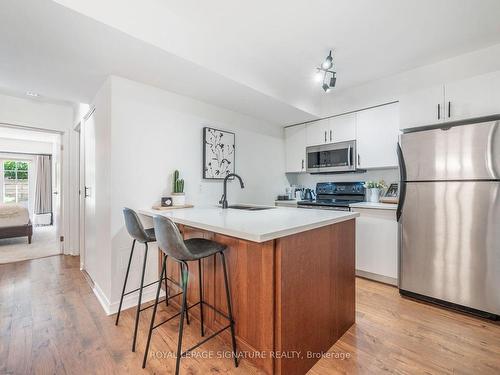 336-30 Western Battery Rd, Toronto, ON - Indoor Photo Showing Kitchen