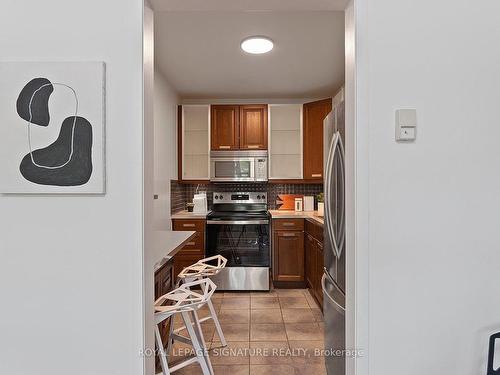 102-40 Homewood Ave, Toronto, ON - Indoor Photo Showing Kitchen