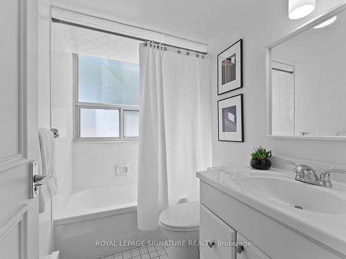 102-40 Homewood Ave, Toronto, ON - Indoor Photo Showing Bathroom