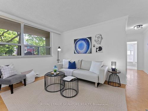 102-40 Homewood Ave, Toronto, ON - Indoor Photo Showing Living Room