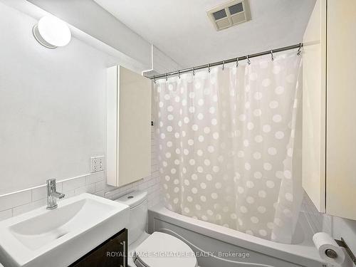 1-686 St Clarens Ave, Toronto, ON - Indoor Photo Showing Bathroom