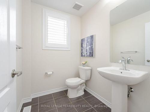 526 Barker Pkwy, Thorold, ON - Indoor Photo Showing Bathroom