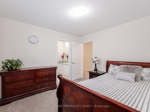 526 Barker Pkwy, Thorold, ON - Indoor Photo Showing Bedroom