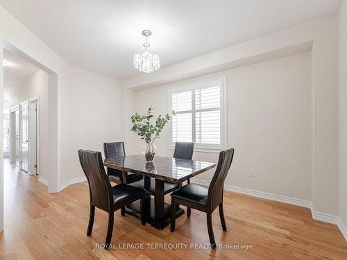 526 Barker Pkwy, Thorold, ON - Indoor Photo Showing Dining Room