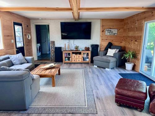 31 Blue Bay Lane, Kawartha Lakes, ON - Indoor Photo Showing Living Room