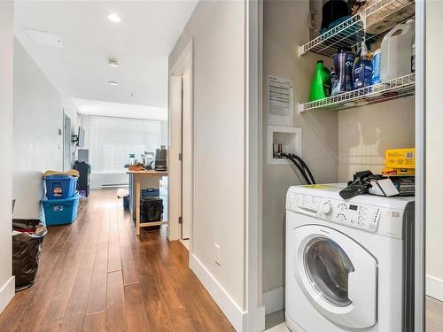 202-1090 Johnson St, Victoria, BC - Indoor Photo Showing Laundry Room