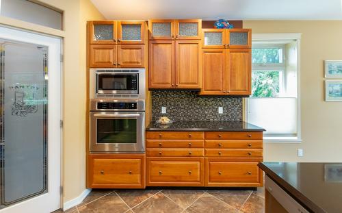 2638 Centennial Drive, Blind Bay, BC - Indoor Photo Showing Kitchen