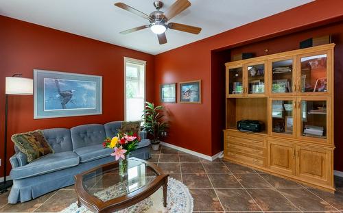 2638 Centennial Drive, Blind Bay, BC - Indoor Photo Showing Living Room