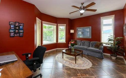 2638 Centennial Drive, Blind Bay, BC - Indoor Photo Showing Living Room
