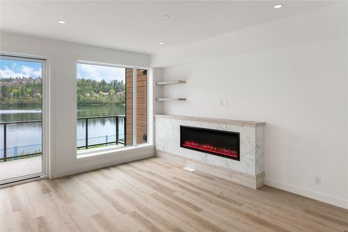 105-2735 Shannon Lake Road, Kelowna, BC - Indoor Photo Showing Living Room With Fireplace