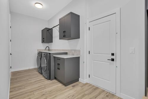 771 Carnoustie Drive, Kelowna, BC - Indoor Photo Showing Laundry Room