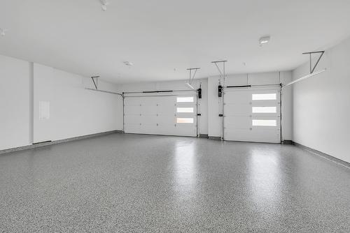 771 Carnoustie Drive, Kelowna, BC - Indoor Photo Showing Garage